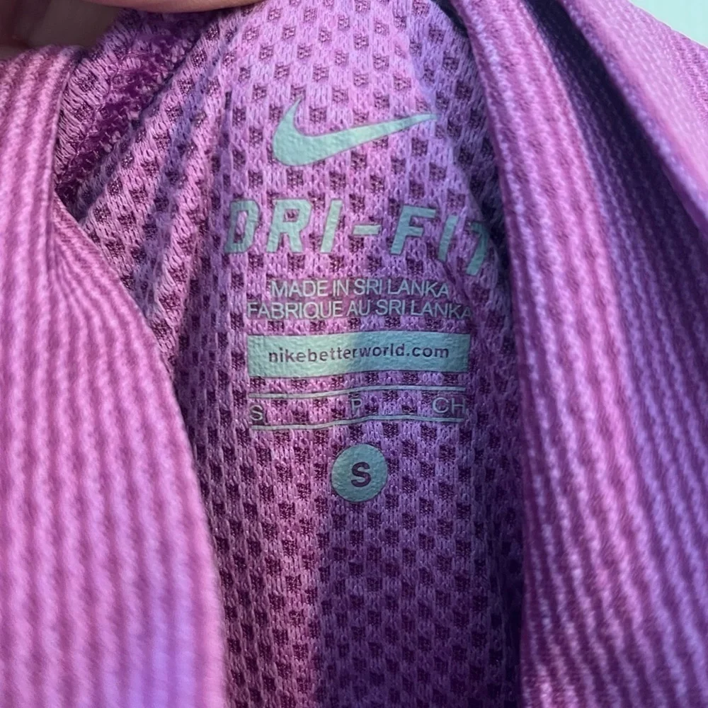 NIKE Women’s AEROREACT Drifit Golf Turtleneck Size S